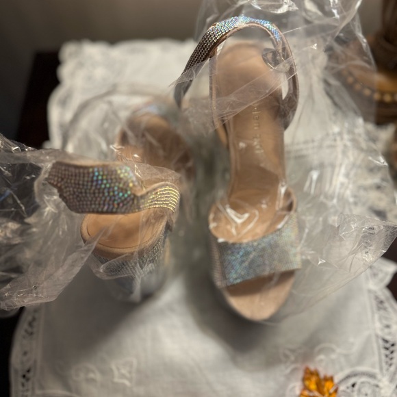 Brand new platform high heels. Stunning shoes. - Picture 9 of 12